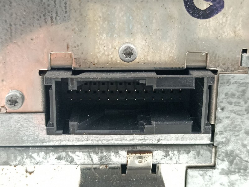 Recambio de radio cd/mp3 para volkswagen passat variant (3b6) 2.3 vr5 4motion referencia OEM IAM 3B0035192E 8618842087 