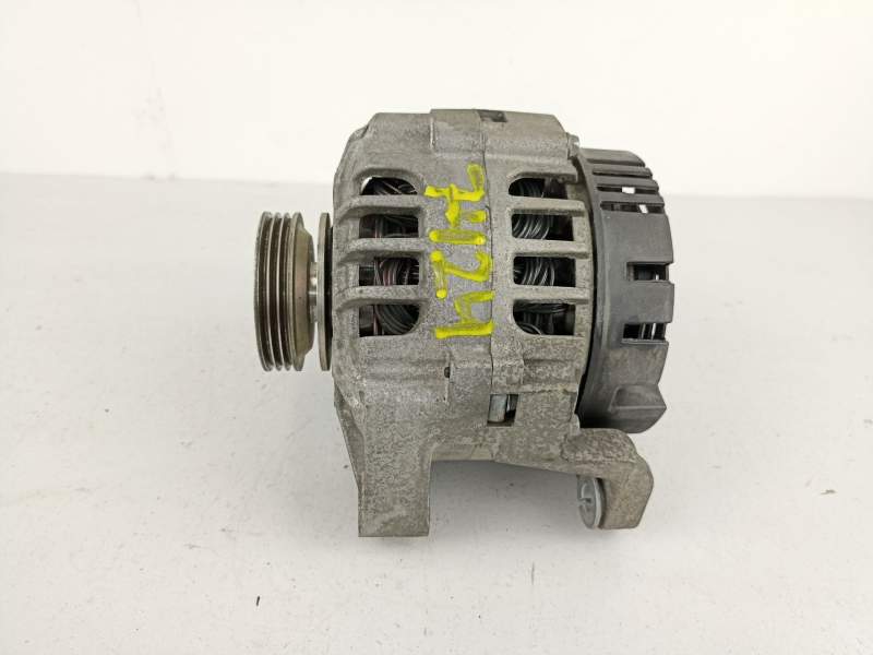 Recambio de alternador para dacia sandero 1.2 g - d4f f732 referencia OEM IAM 8200660044 2543553C 311046236