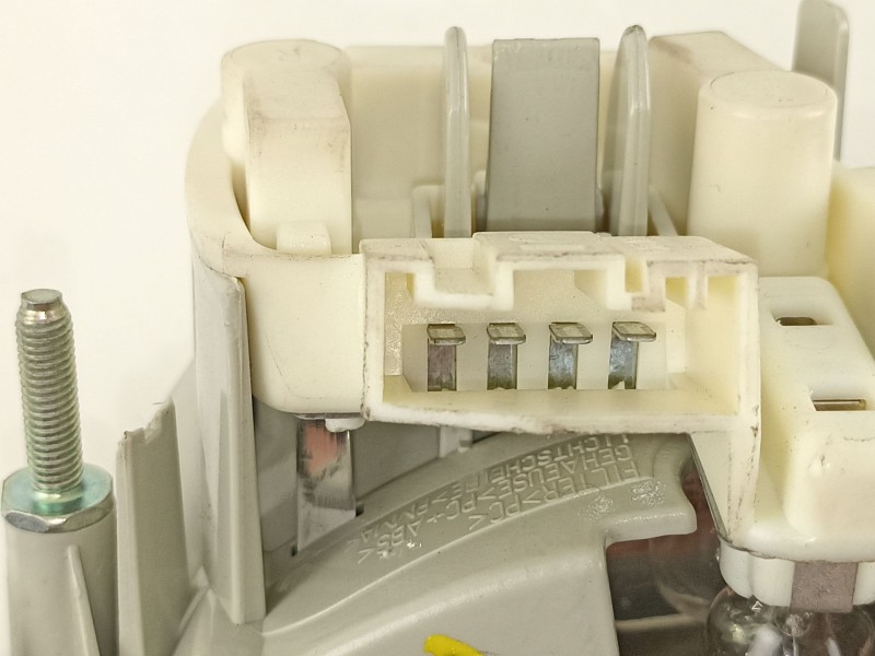 Recambio de piloto porton derecho para bmw serie 3 berlina (e90) 320d referencia OEM IAM 4871734  63214871734