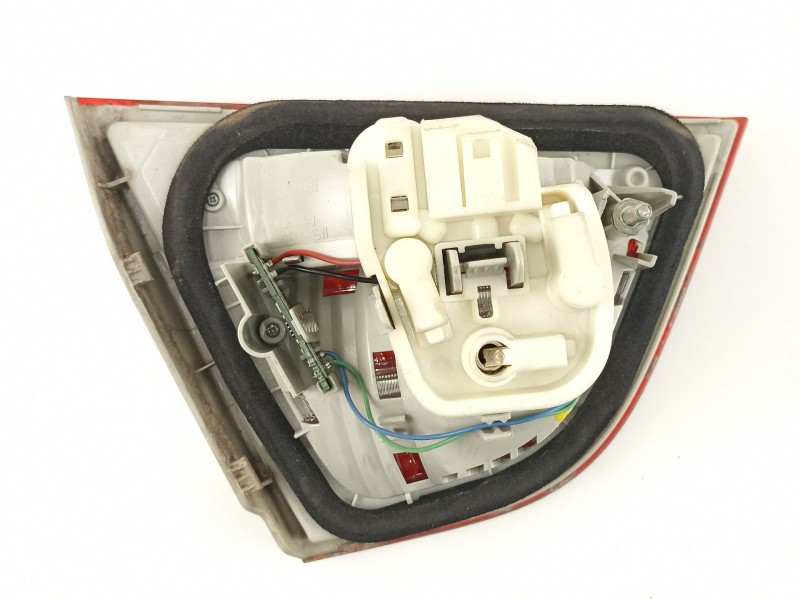 Recambio de piloto porton derecho para bmw serie 3 berlina (e90) 320d referencia OEM IAM 4871734  63214871734