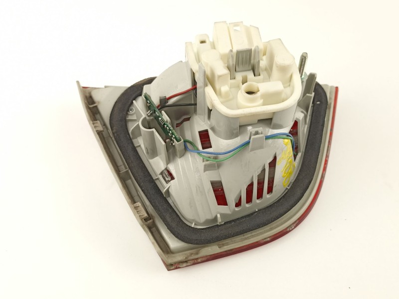 Recambio de piloto porton derecho para bmw serie 3 berlina (e90) 320d referencia OEM IAM 4871734  63214871734