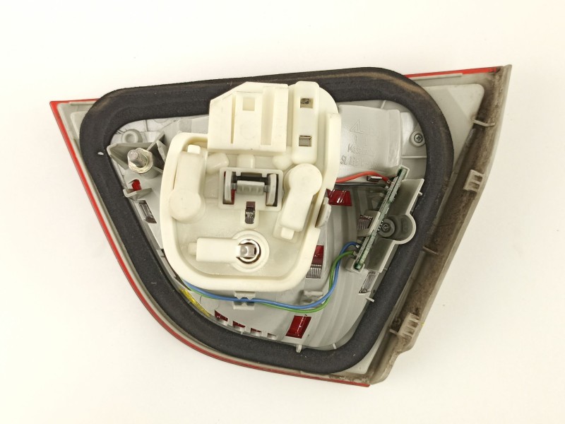 Recambio de piloto porton izquierdo para bmw serie 3 berlina (e90) 320d referencia OEM IAM 4871733  63214871733