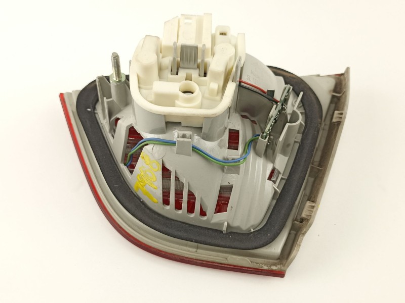 Recambio de piloto porton izquierdo para bmw serie 3 berlina (e90) 320d referencia OEM IAM 4871733  63214871733