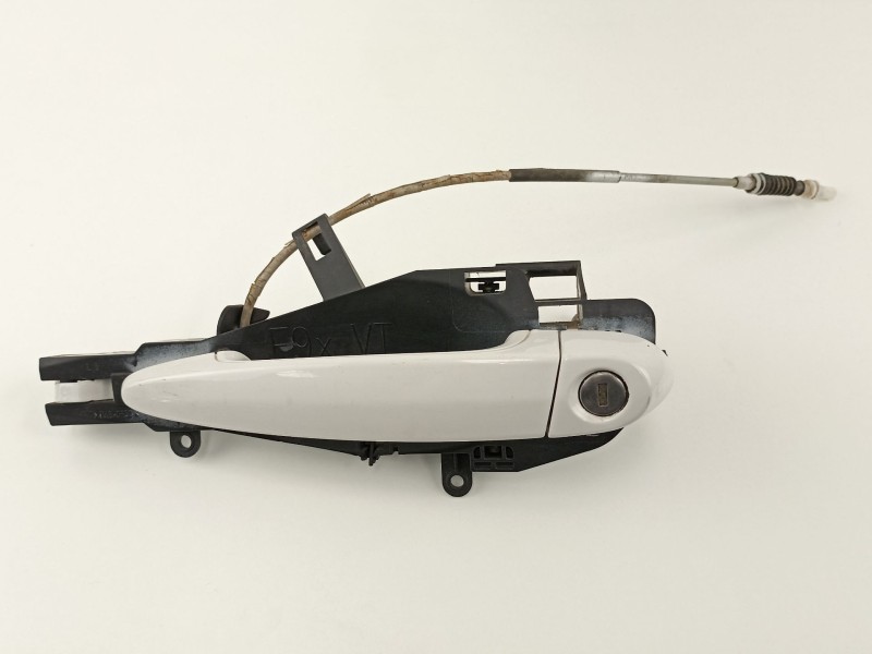 Recambio de manilla delantera izquierda para bmw serie 3 berlina (e90) 320d referencia OEM IAM 51217060669  51227199835