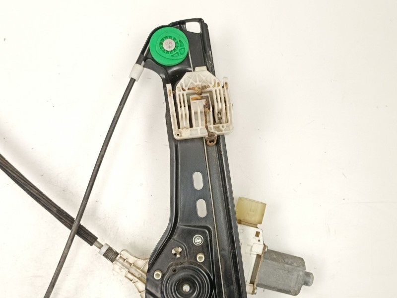 Recambio de elevalunas delantero derecho para bmw serie 3 berlina (e90) 320d referencia OEM IAM 7060266 0130822227 7140588