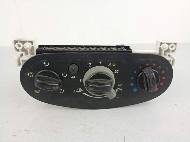 Recambio de mandos calefaccion aire para dacia sandero 1.2 g - d4f f732 referencia OEM IAM 6001551800  
