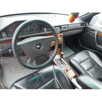 MERCEDES-BENZ 124 SEDÁN (W124)