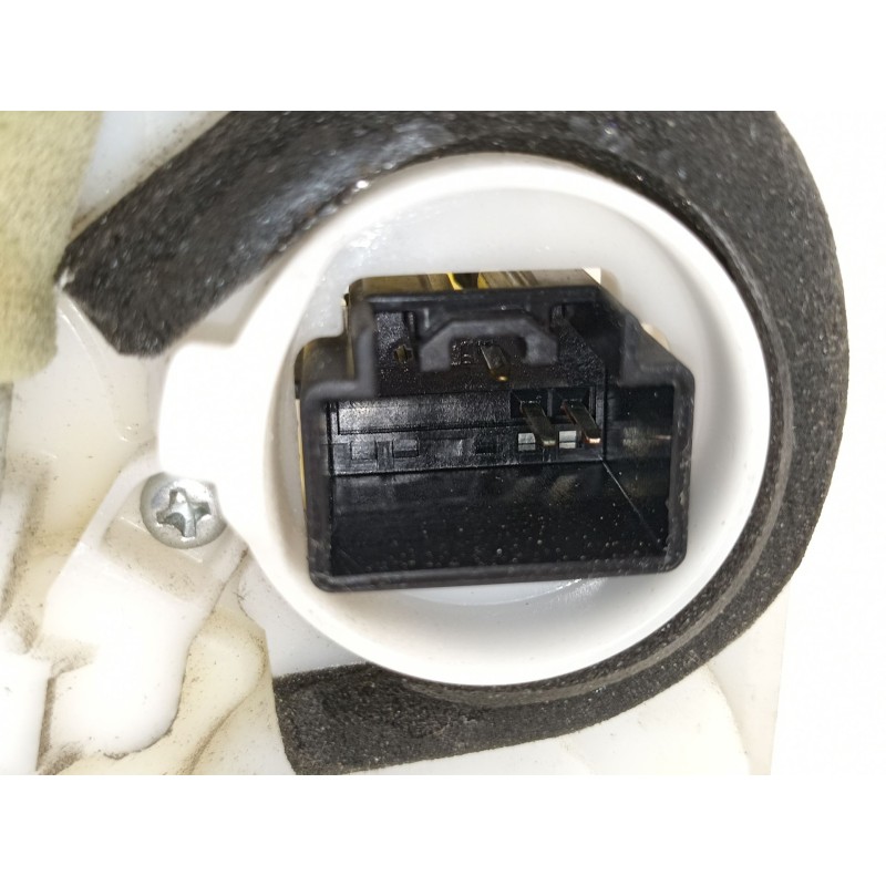 Recambio de cerradura puerta delantera derecha para mazda 2 (de) 1.5 g /zy 103 cv 5puertas 5velocidades referencia OEM IAM DF735