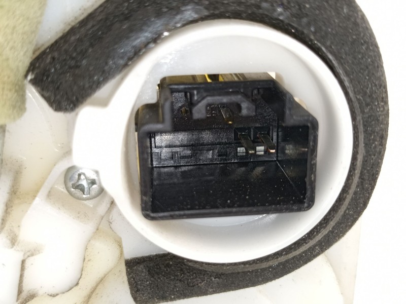 Recambio de cerradura puerta delantera derecha para mazda 2 (de) 1.5 g /zy 103 cv 5puertas 5velocidades referencia OEM IAM DF735