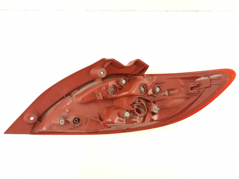 Recambio de piloto trasero izquierdo para mazda 2 (de) 1.5 g /zy 103 cv 5puertas 5velocidades referencia OEM IAM D65151160  