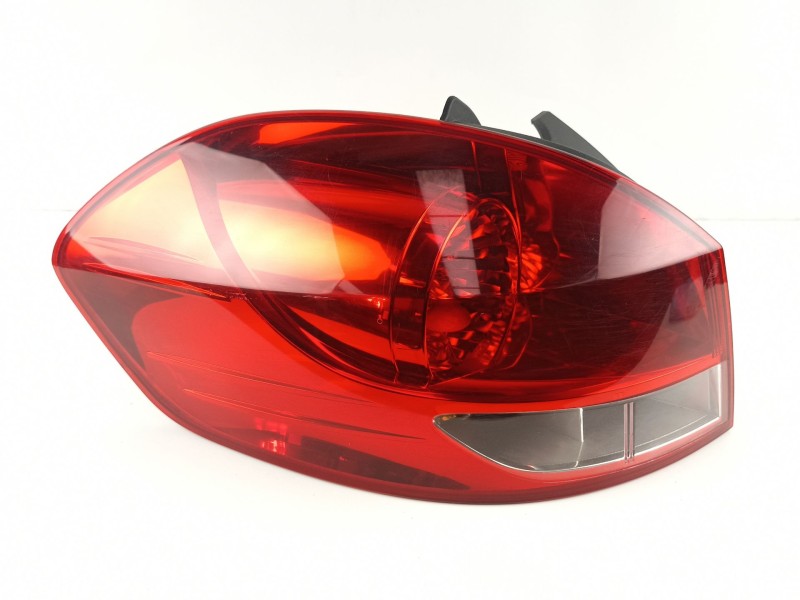 Recambio de piloto trasero izquierdo para renault clio grandtour business referencia OEM IAM 8200586843  