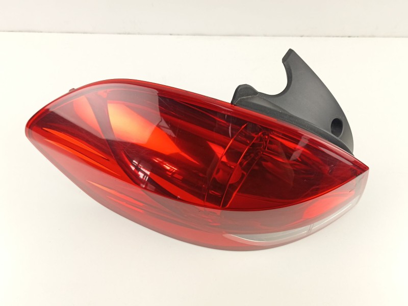 Recambio de piloto trasero izquierdo para renault clio grandtour business referencia OEM IAM 8200586843  