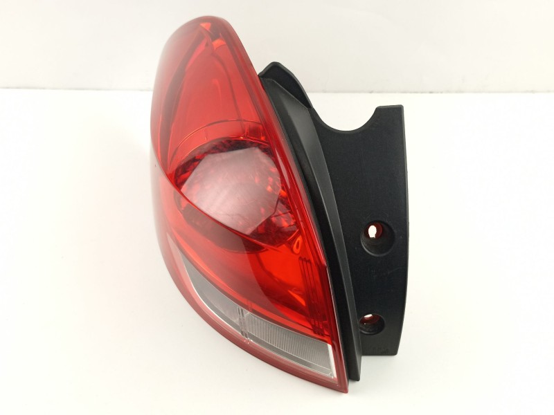 Recambio de piloto trasero izquierdo para renault clio grandtour business referencia OEM IAM 8200586843  