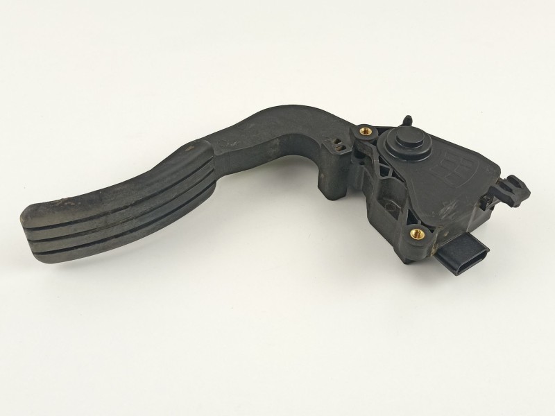 Recambio de potenciometro aceleracion para dacia dokker ambiance referencia OEM IAM 180021343R  