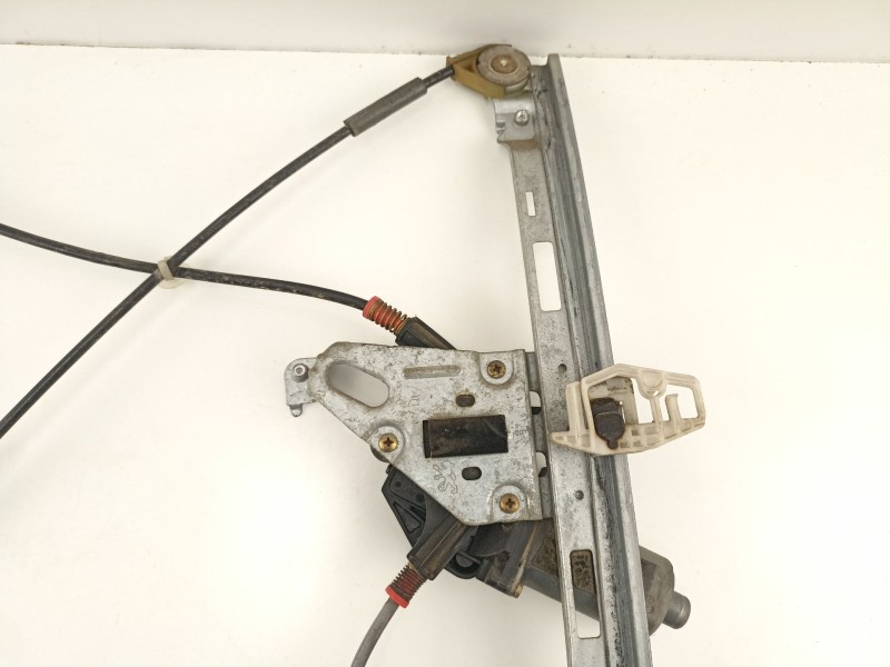 Recambio de elevalunas delantero derecho para peugeot 206 berlina xr referencia OEM IAM 9626090880  