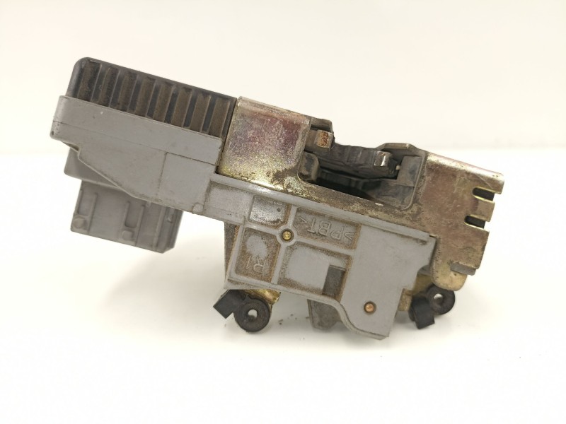 Recambio de cerradura puerta delantera derecha para peugeot 206 berlina xr referencia OEM IAM 9136J0  