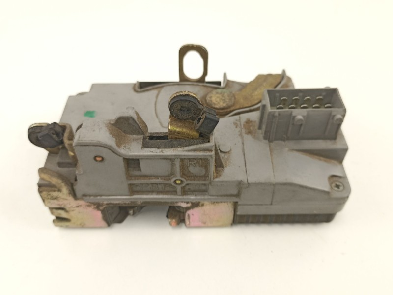 Recambio de cerradura puerta delantera derecha para peugeot 206 berlina xr referencia OEM IAM 9136J0  