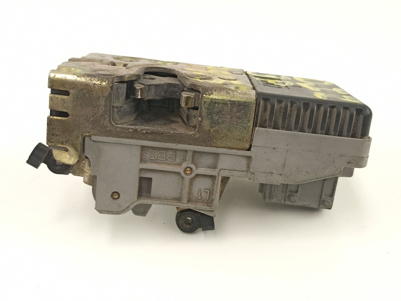 Recambio de cerradura puerta delantera izquierda para peugeot 206 berlina xr referencia OEM IAM 9135H2  