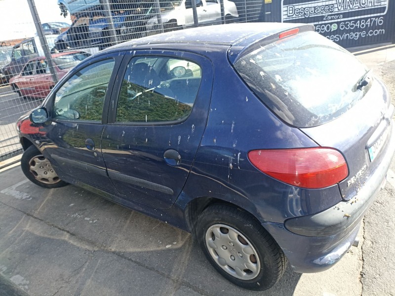 peugeot 206 berlina del año 2000
