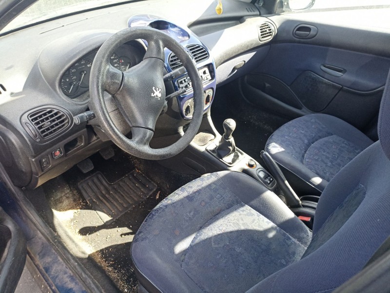peugeot 206 berlina del año 2000