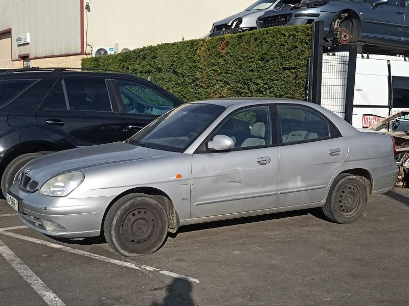 DAEWOO NUBIRA SEDÁN (J100)