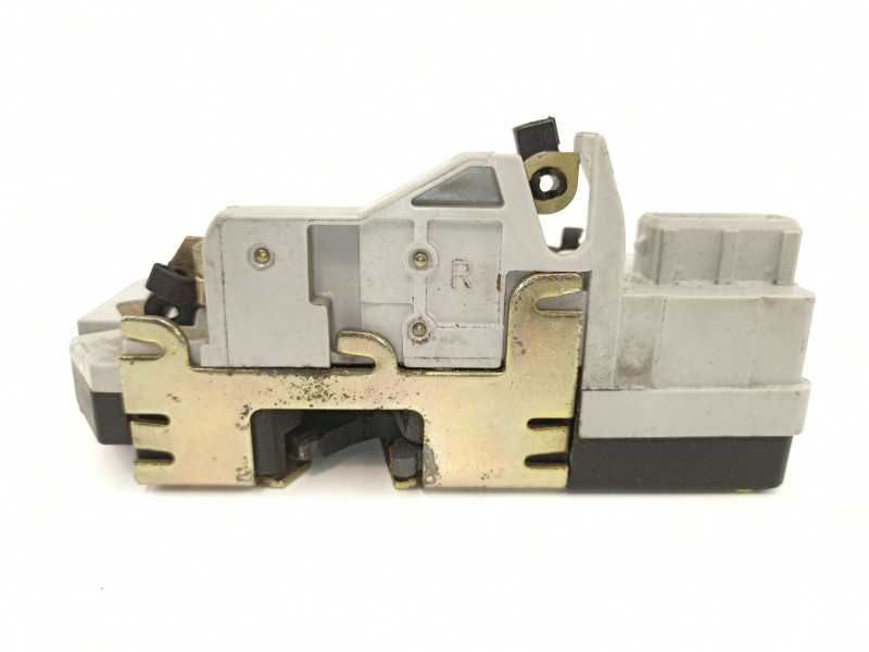 Recambio de cerradura puerta trasera derecha para peugeot 406 2.0 hdi referencia OEM IAM 913870  