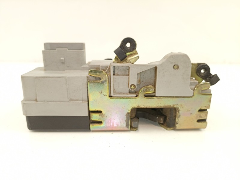 Recambio de cerradura puerta delantera izquierda para peugeot 406 2.0 hdi referencia OEM IAM 9135H8  