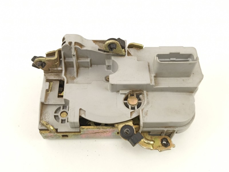 Recambio de cerradura puerta delantera izquierda para peugeot 406 2.0 hdi referencia OEM IAM 9135H8  