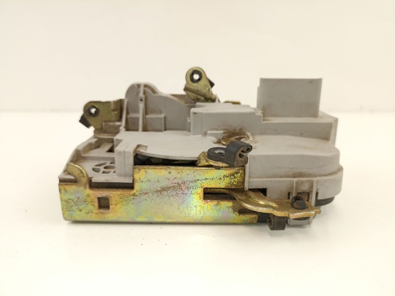 Recambio de cerradura puerta delantera izquierda para peugeot 406 2.0 hdi referencia OEM IAM 9135H8  