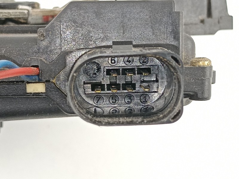 Recambio de cerradura puerta trasera izquierda para audi a4 avant (8e) 1.8 20v turbo referencia OEM IAM 4B0839015D  