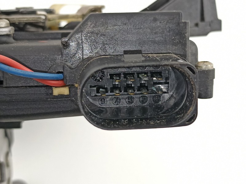 Recambio de cerradura puerta delantera izquierda para audi a4 avant (8e) 1.8 20v turbo referencia OEM IAM 4B1837015B  