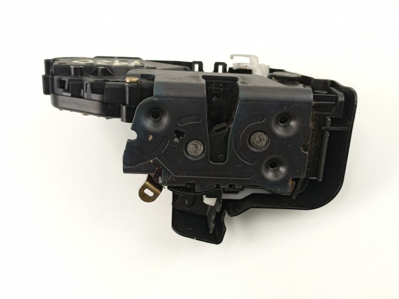 Recambio de cerradura puerta delantera derecha para volvo s40 berlina 2.4 20v diesel referencia OEM IAM 30699447 240007508 