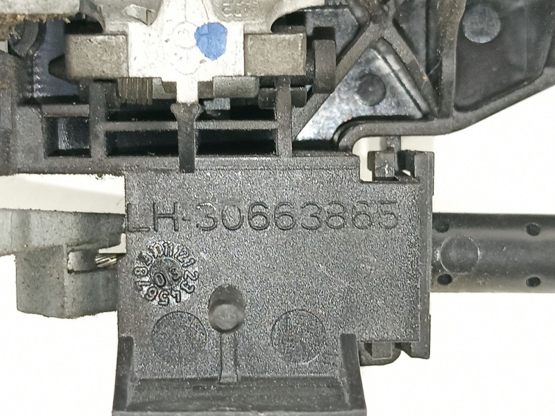 Recambio de manilla trasera izquierda para volvo s40 berlina 2.4 20v diesel referencia OEM IAM 30784202  30663865