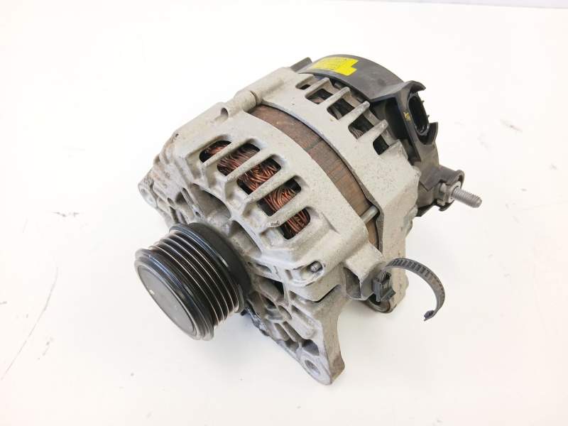 Recambio de alternador para kia cee´d (jd) 1.4 crdi 90 referencia OEM IAM 373002A850 2611067 