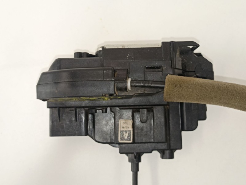 Recambio de cerradura puerta delantera derecha para renault koleos privilege referencia OEM IAM 805024058R  