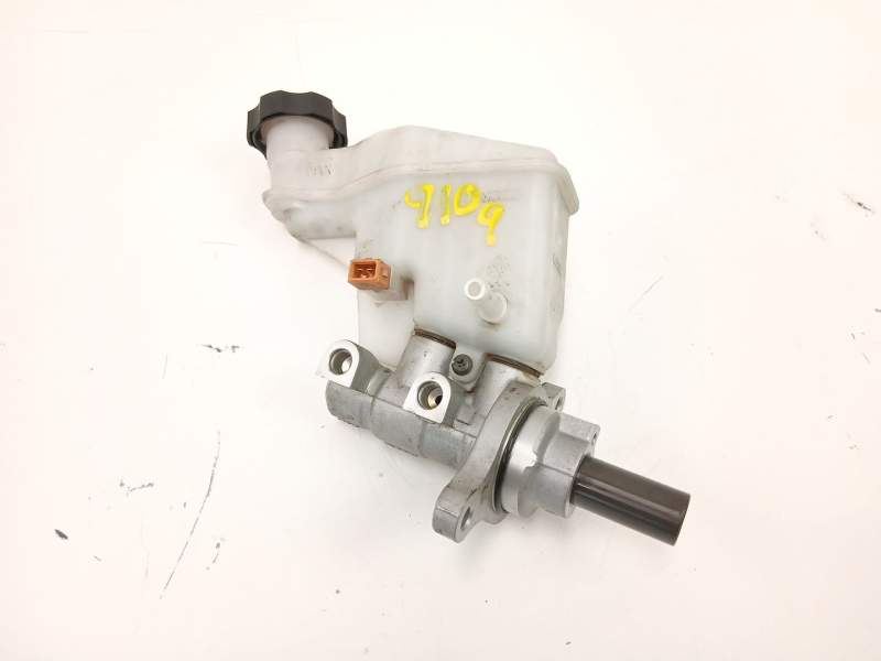 Recambio de bomba de freno para kia cee´d (jd) 1.4 crdi 90 referencia OEM IAM 58510A5200  