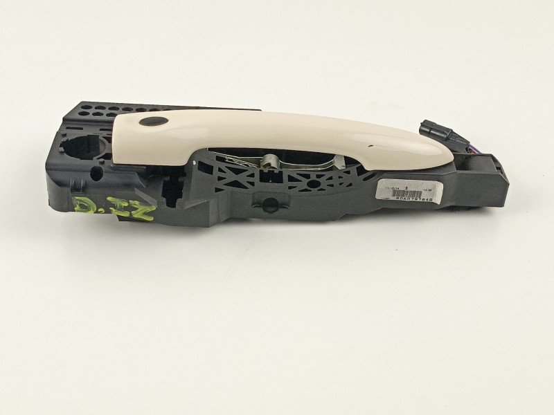 Recambio de manilla delantera izquierda para renault captur 1.5 dci automatico referencia OEM IAM 806079784R  