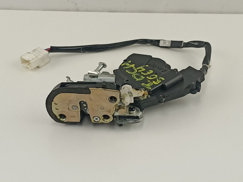 Recambio de cerradura puerta trasera derecha para lexus is 3.0 g automatico4p referencia OEM IAM 6933053021  
