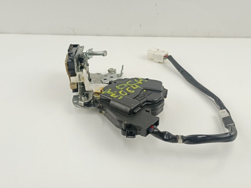 Recambio de cerradura puerta trasera derecha para lexus is 3.0 g automatico4p referencia OEM IAM 6933053021  