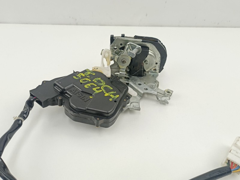 Recambio de cerradura puerta trasera derecha para lexus is 3.0 g automatico4p referencia OEM IAM 6933053021  