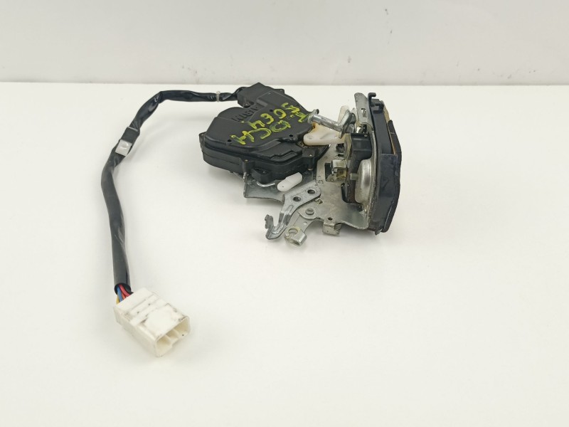 Recambio de cerradura puerta trasera derecha para lexus is 3.0 g automatico4p referencia OEM IAM 6933053021  