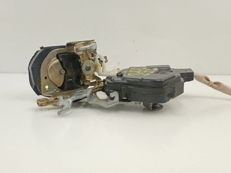 Recambio de cerradura puerta trasera izquierda para lexus is 3.0 g automatico4p referencia OEM IAM 6934053021  