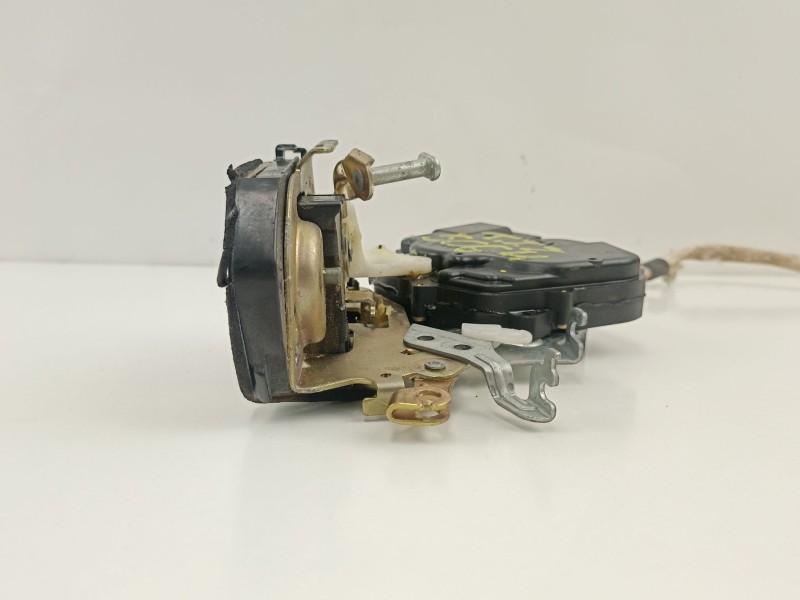 Recambio de cerradura puerta trasera izquierda para lexus is 3.0 g automatico4p referencia OEM IAM 6934053021  