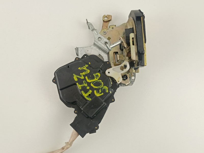 Recambio de cerradura puerta trasera izquierda para lexus is 3.0 g automatico4p referencia OEM IAM 6934053021  