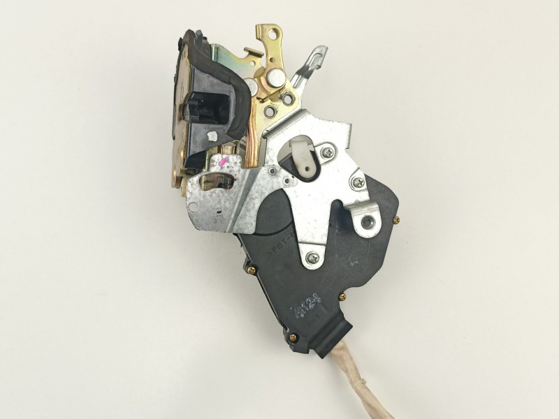 Recambio de cerradura puerta trasera izquierda para lexus is 3.0 g automatico4p referencia OEM IAM 6934053021  