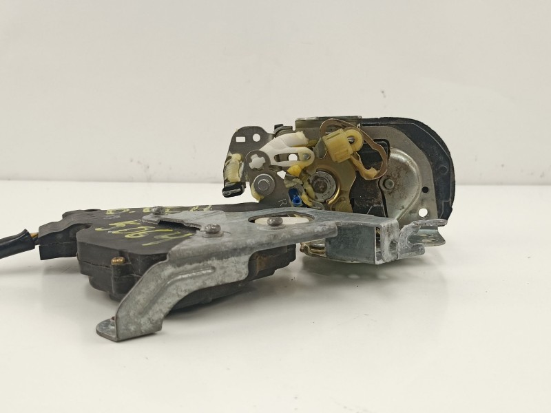 Recambio de cerradura puerta delantera derecha para lexus is 3.0 g automatico4p referencia OEM IAM 6931053021  