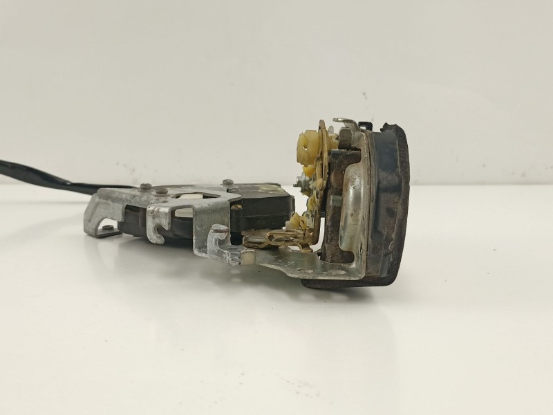 Recambio de cerradura puerta delantera derecha para lexus is 3.0 g automatico4p referencia OEM IAM 6931053021  