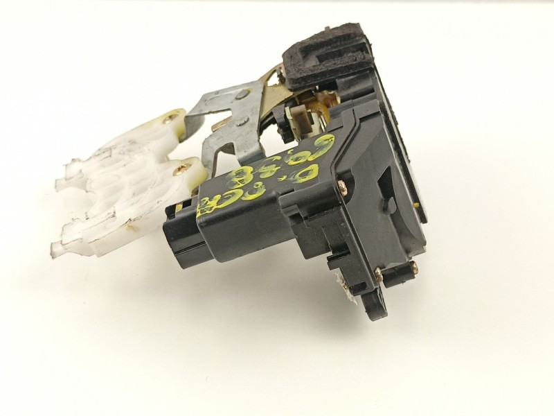 Recambio de cerradura puerta delantera derecha para kia cerato 1.6 g referencia OEM IAM 813202F010  