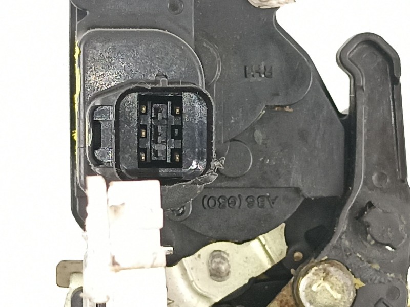 Recambio de cerradura puerta delantera derecha para kia cerato 1.6 g referencia OEM IAM 813202F010  