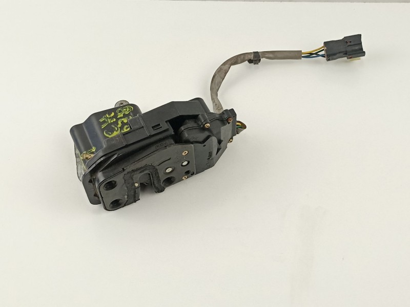 Recambio de cerradura puerta trasera derecha para kia cerato 1.6 g referencia OEM IAM 814202F010  